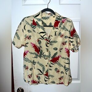 Vintage Women’s Tropical Hawaiian Short Sleeve Silk Button Down Small